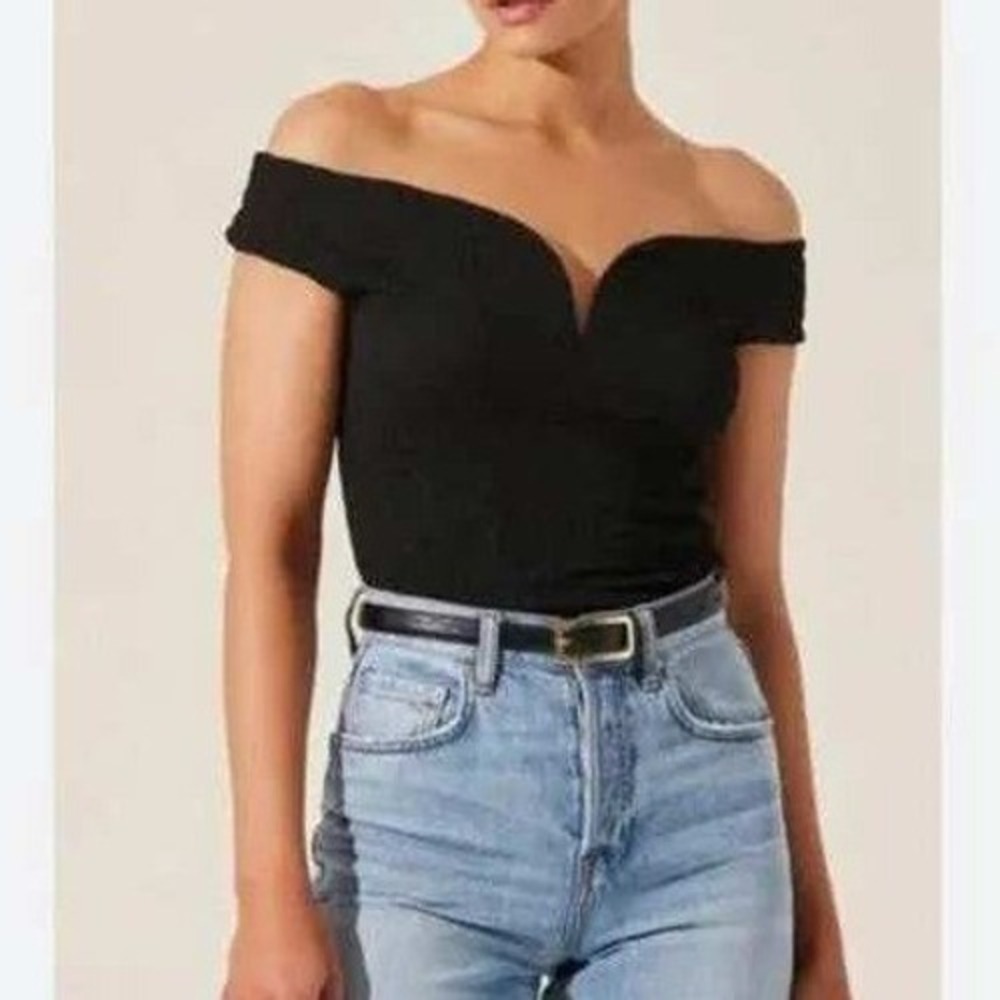 ASTR The Label Off Shoulder Top XS Black Smocked Bombshell‎ Mob Wife